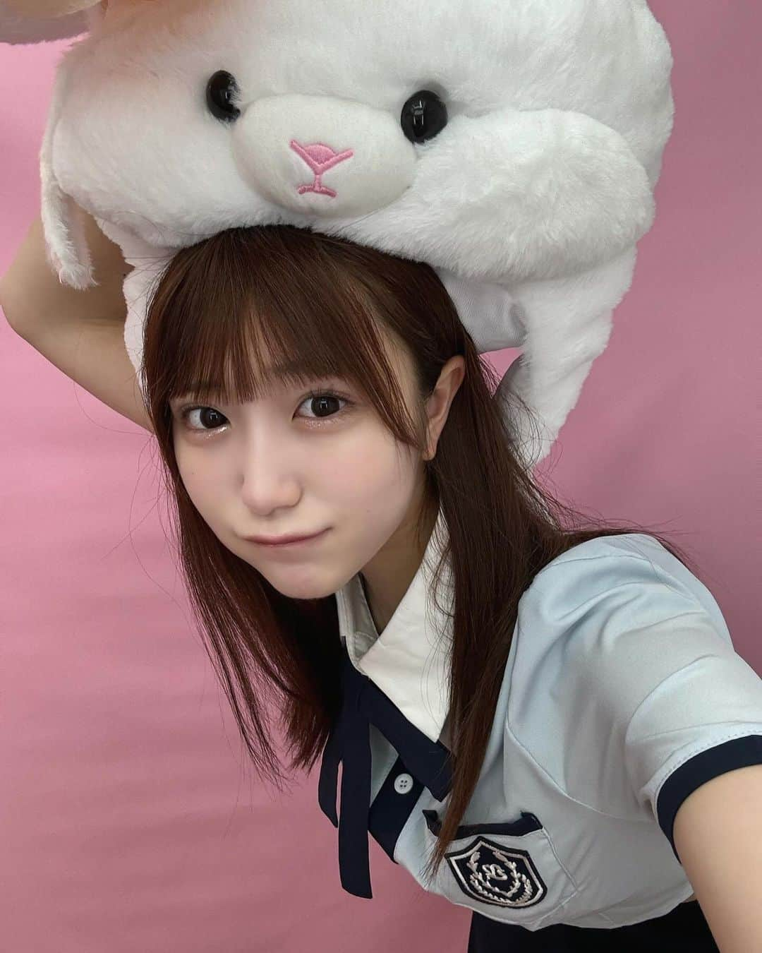 桃姫もえかのインスタグラム：「うさぴょん🐰  最近新大久保にできた、 ビギフォト撮りに行ってきたよ♡ 撮影風景とかも撮って投稿したので見てね♡ 韓国アイドルさんがきてるような可愛い制服いっぱいあったり✨ 可愛い写真スポットあったり♡ ドライヤー、ヘアアイロン、なんとティルティルさんのコスメ達も置いてあってメイク直しもできちゃう💕 最高すぎるよね✨  おすすめフォトブースは、、 ぴんく🩷可愛いかった！ 他にも学校ぽいとことか、証明写真風なとこもあって色々なとこ試してみたいし、みんなにもしてみてほしい気持ち♡  新大久保行った時はぜひ1人でも楽しいけど友達と一緒ならもっとたのしい💗  #PR #bkeyphoto #ビキフォト #韓国プリクラ #bkeyphotoseoul #bkeyidolschool #kpopschool  #プリクラ #ぷりんと倶楽部 #制服 #コスプレ #制服プリ #アイドル #アイドル衣装」