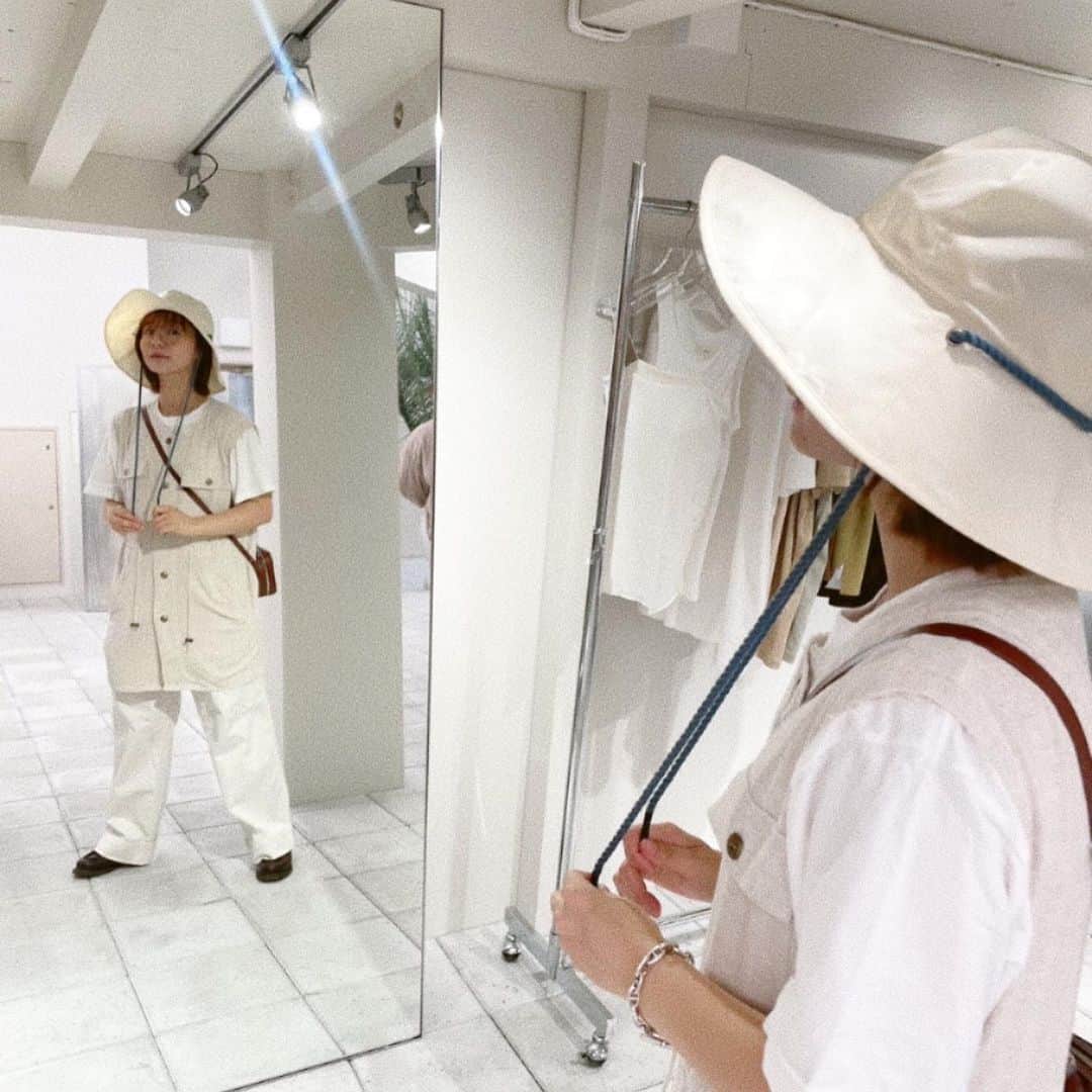 真奈さんのインスタグラム写真 - (真奈Instagram)「今回もたーくさん 注文してもーた🍐  ゆーちゃん少しお茶できた♡︎  #この格好にその帽子は余りにも探検家 #まなてぃのふく」9月28日 18時11分 - manatmnt0116