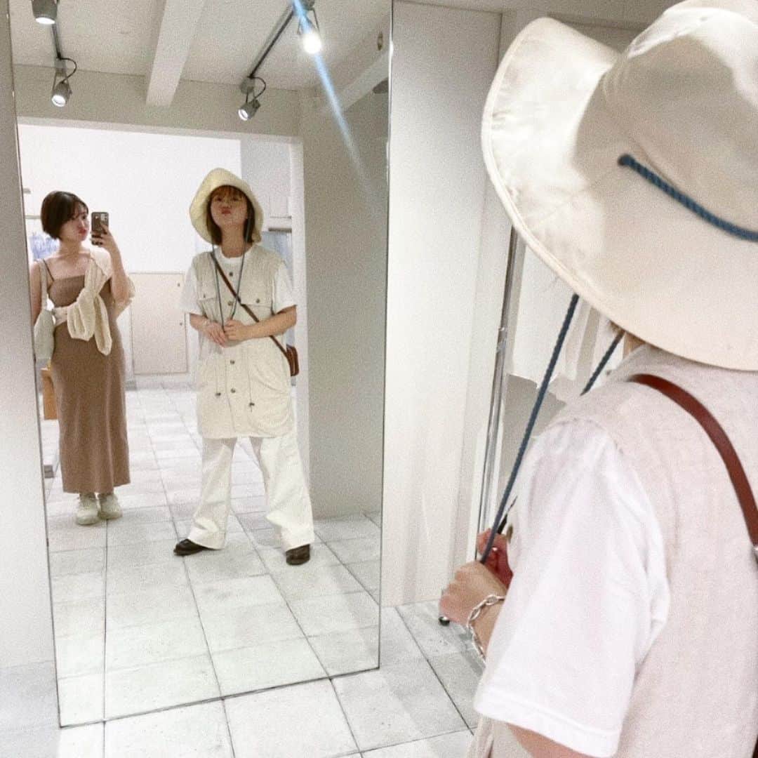 真奈さんのインスタグラム写真 - (真奈Instagram)「今回もたーくさん 注文してもーた🍐  ゆーちゃん少しお茶できた♡︎  #この格好にその帽子は余りにも探検家 #まなてぃのふく」9月28日 18時11分 - manatmnt0116