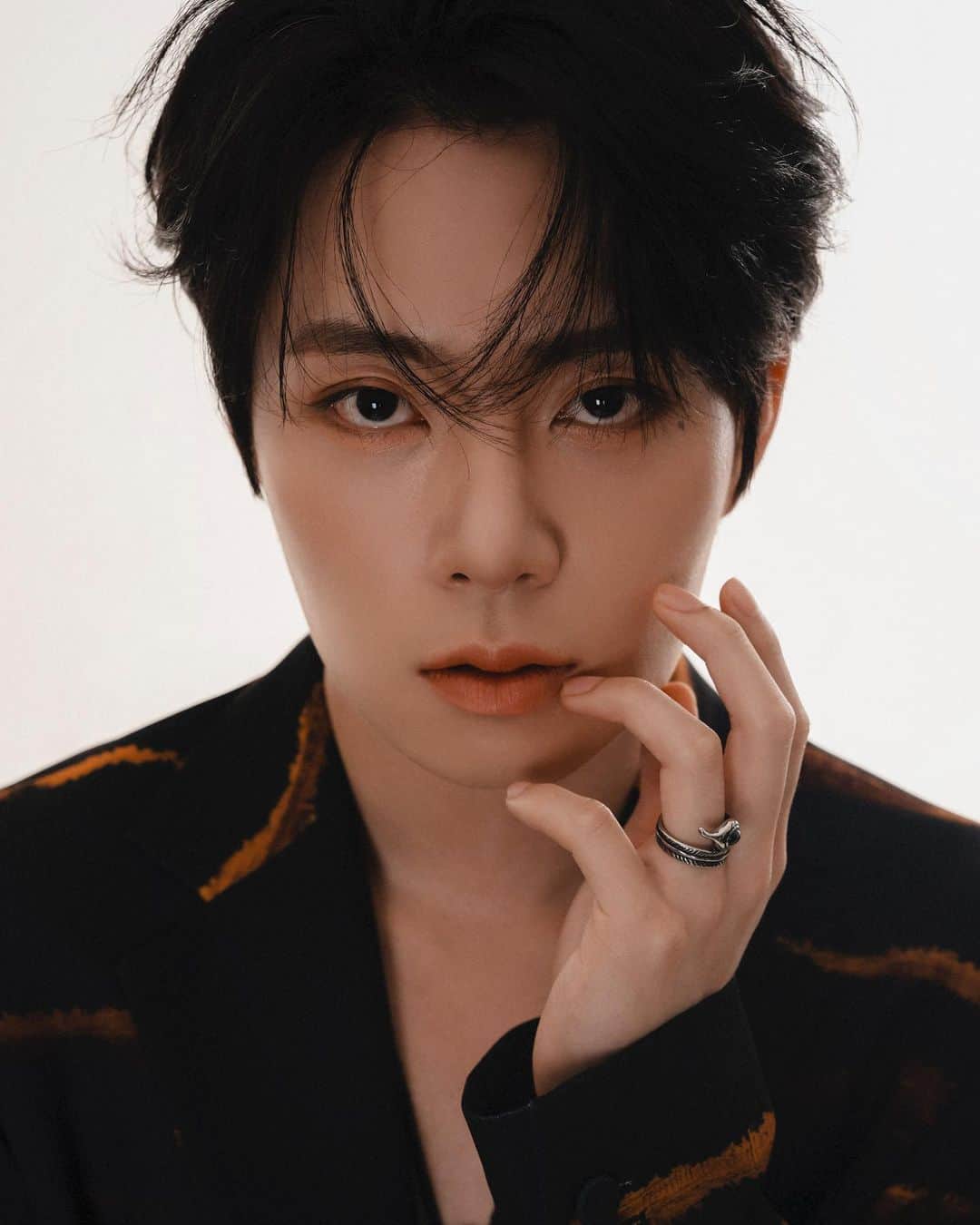 ピョン・ヒョンミンさんのインスタグラム写真 - (ピョン・ヒョンミンInstagram)「✨✨✨  Photographer @_photobyharu  Hair @rollingjay_siwon__men  Hair assistant @space___jjjj  Makeup @rollingjay_yeonzi stylist @sensyal  🕴🏻 #lemetque #grandius #marineserre」9月28日 18時15分 - bhm__99