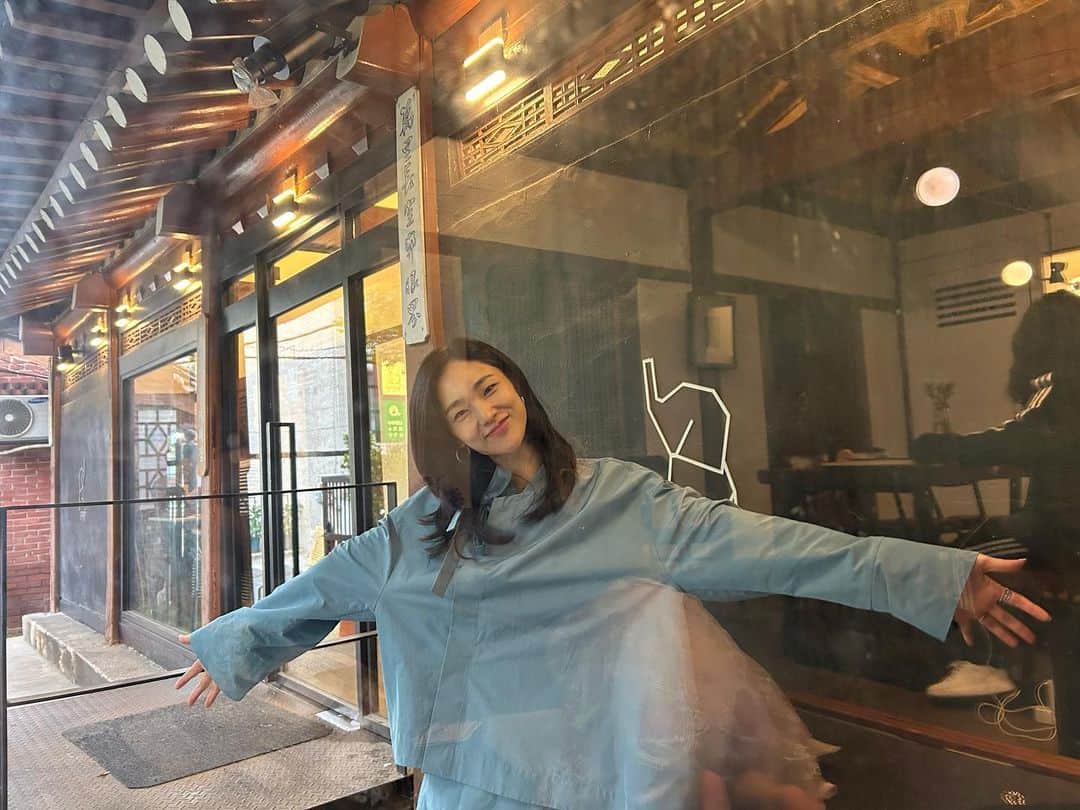 パク・アインのインスタグラム：「여느때보다 추석연휴가 길죠??? 가족들과 더욱 행복하고 풍성한 시간 보내세요.  보름달에 빈 소원들 모두 이뤄지실겁니다^^ 사랑합니다.❤️」