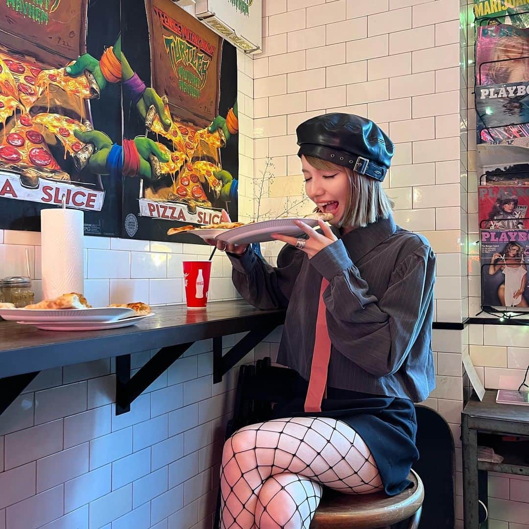 東海林クレア（くれたん）さんのインスタグラム写真 - (東海林クレア（くれたん）Instagram)「yummy(´ڡ`)🍕  お洋服は二枚目にタグ付けしました🎀  #pizzaslice #daikanyama #shibuya #pizza #cafe #渋谷カフェ  #代官山カフェ」9月28日 18時19分 - crea_shoji