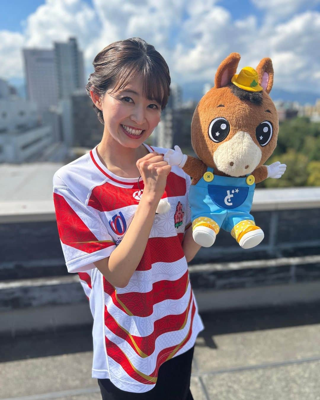 札幌テレビ放送さんのインスタグラム写真 - (札幌テレビ放送Instagram)「いよいよあす‼️ #ラグビーワールドカップ2023 3たいかいれんぞくのたいせん🏉 しゅくてき #サモア との まけられないたたかい🔥  みんなでいっしょにおうえんしよう🐴🐴  🟥⬜️🟥⬜️🟥⬜️🟥⬜️🟥⬜️🟥 ラグビーワールドカップ2023 　　　　日本×サモア  📺あす午前3時45分〜 🟥⬜️🟥⬜️🟥⬜️🟥⬜️🟥⬜️🟥  あしたは ぼくもはやおきするよ〜☀️ めざましどけい たくさんよういしたんだ🕰️🎵  #どさんこくん #どさんこくんインスタ #stv #札幌テレビ放送 #ラグビーw杯 #rwc2023」9月28日 18時20分 - stv_dosanko