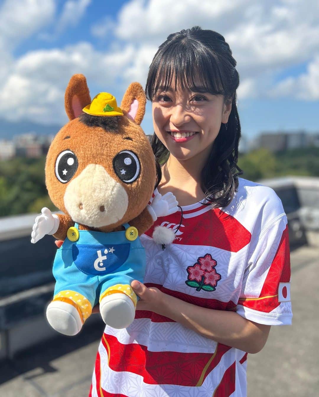 札幌テレビ放送さんのインスタグラム写真 - (札幌テレビ放送Instagram)「いよいよあす‼️ #ラグビーワールドカップ2023 3たいかいれんぞくのたいせん🏉 しゅくてき #サモア との まけられないたたかい🔥  みんなでいっしょにおうえんしよう🐴🐴  🟥⬜️🟥⬜️🟥⬜️🟥⬜️🟥⬜️🟥 ラグビーワールドカップ2023 　　　　日本×サモア  📺あす午前3時45分〜 🟥⬜️🟥⬜️🟥⬜️🟥⬜️🟥⬜️🟥  あしたは ぼくもはやおきするよ〜☀️ めざましどけい たくさんよういしたんだ🕰️🎵  #どさんこくん #どさんこくんインスタ #stv #札幌テレビ放送 #ラグビーw杯 #rwc2023」9月28日 18時20分 - stv_dosanko