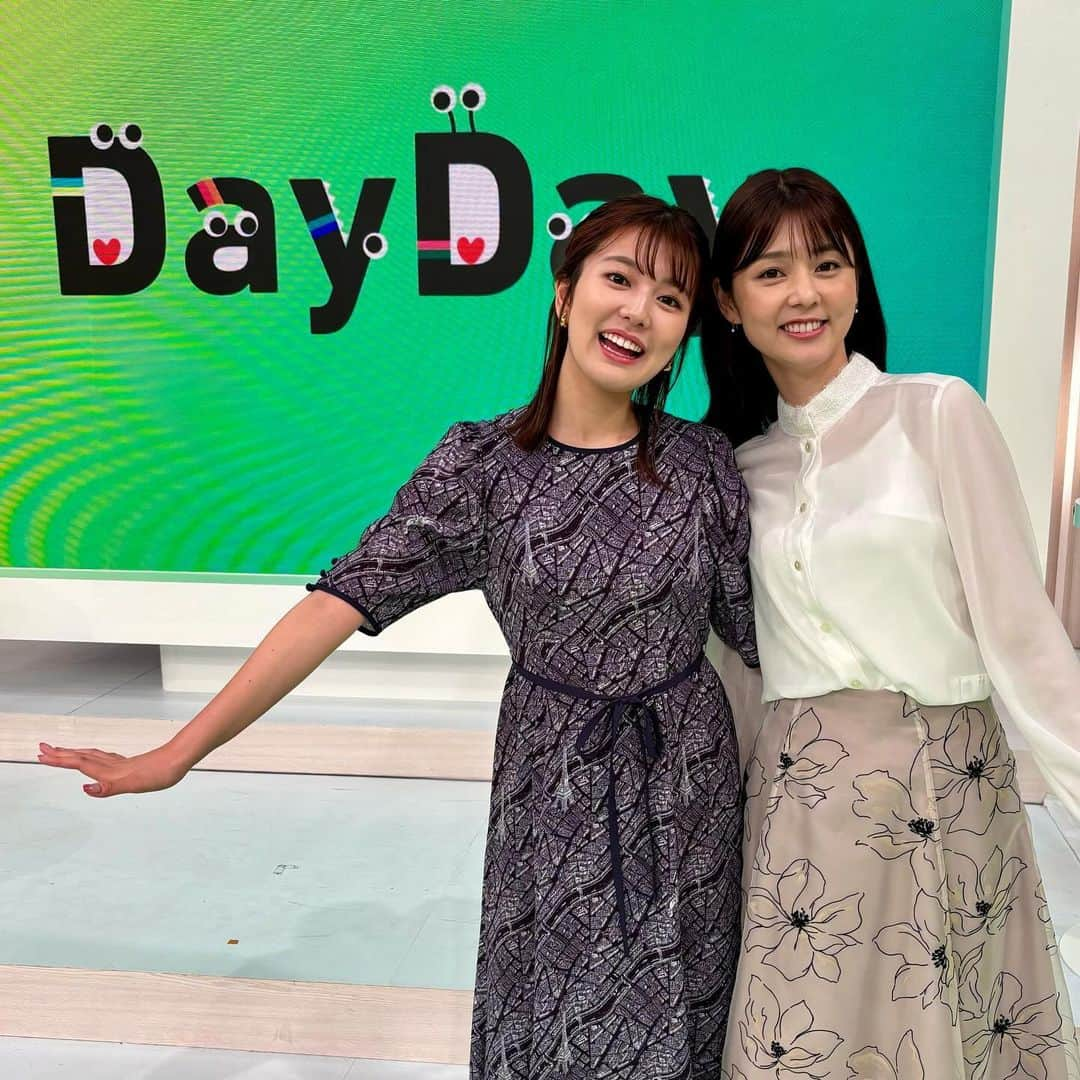 佐藤梨那のインスタグラム：「🟢　  DayDayは 初めてスタジオに…♪  いつもナレーションだけだから スタジオで一緒に撮れたのは 初めてでした♪  いい写真🫶🍀  #黒田みゆ #DayDay  👗 #naracamicie #noela」