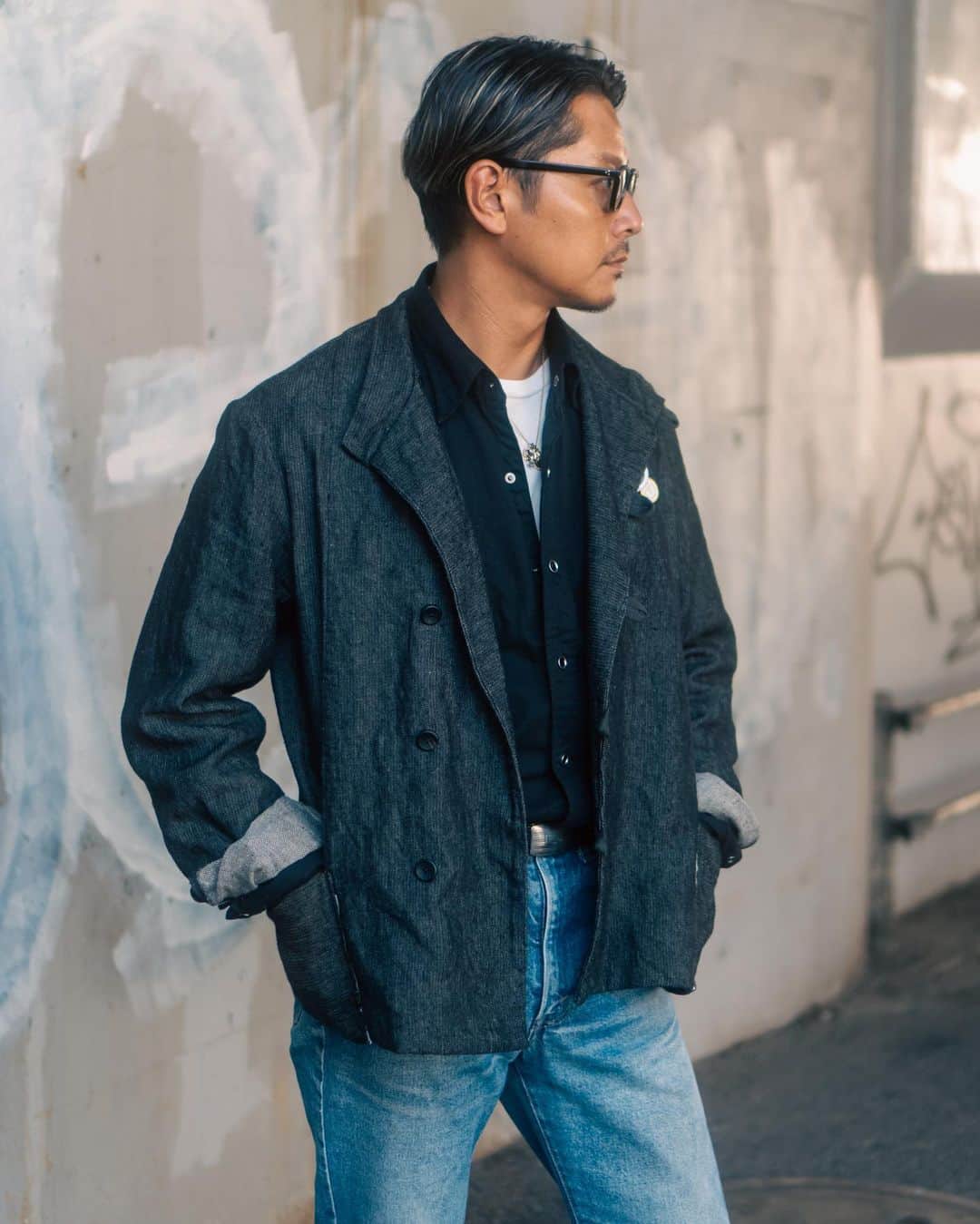高田朋佳さんのインスタグラム写真 - (高田朋佳Instagram)「Effortlessly & Naturally.  久々にブルージーンズ。 半端丈のモーターサイクルジャケットと517のシルエットのバランスがポイント。  #wearlness #salondewearlness #sussous #gentlemanjewelry #levis517 #yevsaintlaurent」9月28日 18時23分 - tomoyoshi_takada