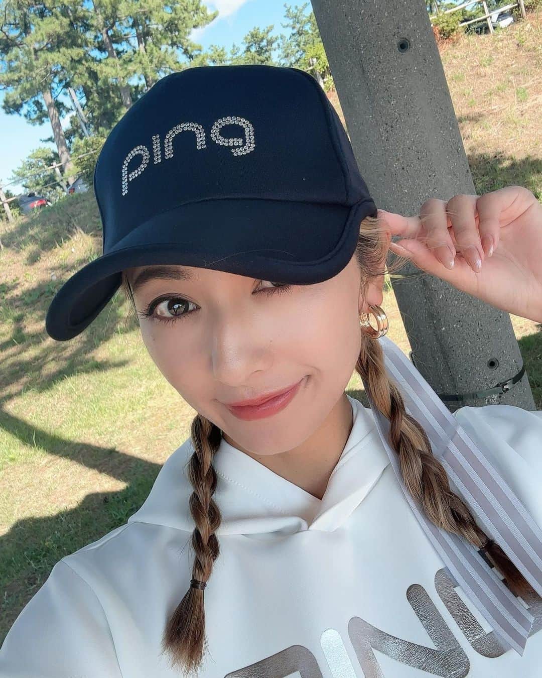 近藤みやびさんのインスタグラム写真 - (近藤みやびInstagram)「@pingapparel_japan  の新作キャップ🧢  超可愛くない☺️？？ 後ろは流行りのリボンで pingの文字はラインストーンでキラキラ✨  #pingapparel #ping #ping 活 #golf120 #ゴルフ女子 #ゴルフ #ゴルフウェア #キャップ」9月28日 18時36分 - miyabiiiii_kondooooo