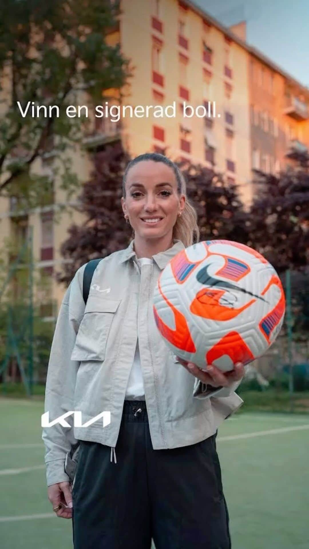 コソヴァレ・アスラニのインスタグラム：「➡️ Sign the Asllani contract and send us an example of how your club actively works to make sure that all children get to play football on equal terms. By doing so your club have a chance to win a football with my autograph. Sign the contract no later than the 15th of Oct to participate 📝 Learn more at kia.com」