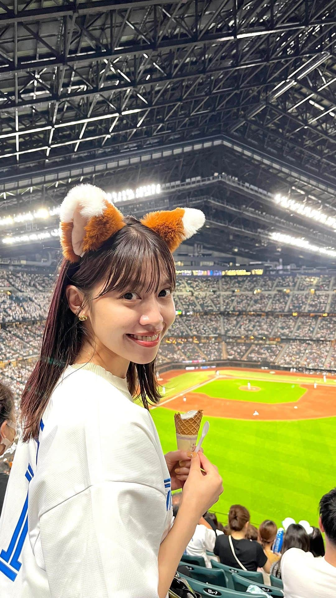 吉田晴香のインスタグラム：「ファイターズ観戦⚾️🔥🔥🦊  #lovefighters #北海道日本ハムファイターズ #北海道#hokkaido#hokkaidolove #エスコンフィールド北海道」