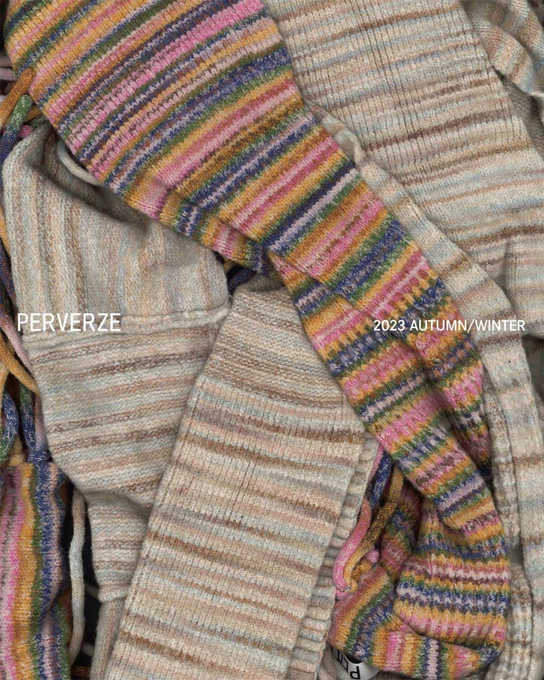 PERVERZE_OFFICIALのインスタグラム：「Scarf made of elastic cotton-nylon raised fabric with kasuri dyed yarn. Super long scarf with a mix of various knitting fabrics, which can accentuate your styling just by wrapping it around your body.  #PERVERZE #AW23 #PERVERZE_AW23」