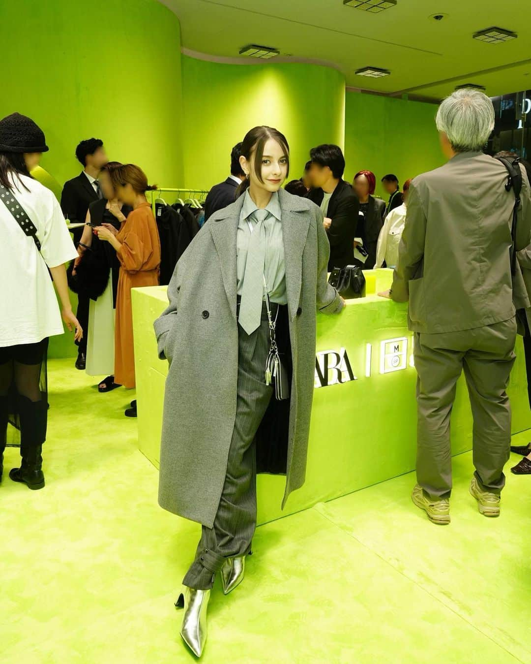 嵐莉菜さんのインスタグラム写真 - (嵐莉菜Instagram)「💚MAISON SPECIAL x ZARA 💚  ZARA銀座店での、コレクションの世界観を表現した緑色でふわふわの床や壁紙が、お洋服たちの魅力をより引き立てていて、素敵な空間でした🤍🍵  この時着ていたルックが、かっこよくて気に入り😚🩶 福士リナさんにも会えて嬉しかったです✨🫶🥹  @ZARA @maisonspecial_women @maisonspecial_men #ZARA #ザラ  #MAISONSPECIALxZARA #メゾンスペシャルxザラ」9月28日 18時32分 - lina_arashi