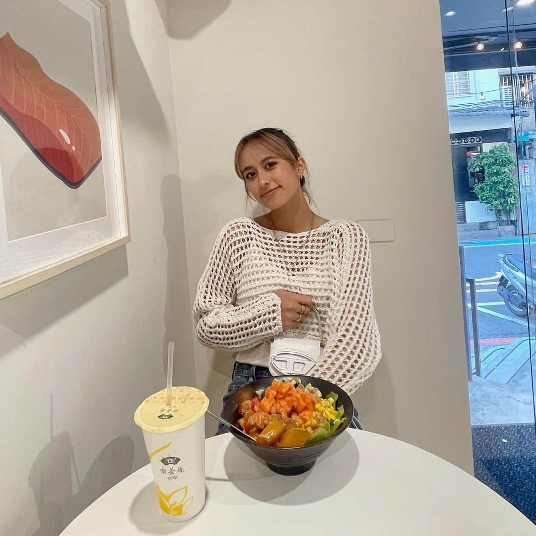 のインスタグラム：「歡迎你來臺灣🇹🇼  お姉ちゃん夫婦が住んでる台湾に遊びにきたよ✈️🤍」