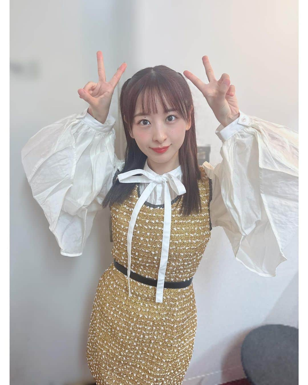 牧野澪菜さんのインスタグラム写真 - (牧野澪菜Instagram)「2023/09/27(wed) なんてったってハロプロライブ〜Crying〜  6度目の出演。 そして、今回でMCの聡子さん ( @sato__golf ) が引退と共になんハロも一旦ラストでした  だいすきなハロプロ 人生で例えるなら私の右手(左手は浜崎あゆみさん) そんな、ハロプロ愛をSNSで時々 発信していたら なんハロの出演のお声をいただきました 私は、歌もダンスも優れているわけでもなく 歌もダンスもハロプロも ただ、好きなだけでした  回を重ねるごとに、本当に楽しくて アイドルさんとの共演も何度も何度も圧倒されたし トークメイン回の時は、こうして自分以外のハロヲタのトークを聞けるのが新鮮で嬉しかったし ラストなんて声出し解禁でファンの方の声援がすごすぎて 私の人生のハロプロストーリーが走馬灯のように駆け巡らされて 泣きそうでした。 リハで観ていたエコモニは正直泣いた。 隣で一緒に観ていた莉世ちゃん ( @rise_shio )には気づかれないように  それぞれに好きなモノのストーリーってあると思います その好きなモノを好きだとみんなで交わせたこと 最高に幸せです  私、牧野澪菜の歌とダンスをする機会を与えてくださった なんハロプロデューサーさん、聡子さん  応援してくださるみなさん ありがとうございました!!!  自分のオリジナル曲でステージに立てるように がんばる🤫。  #me#ハロプロ」9月28日 18時45分 - reina_makino92