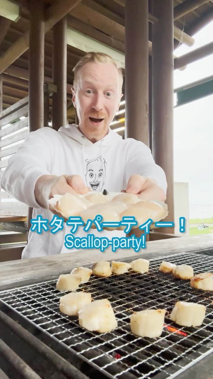 ミスターヤバタンのインスタグラム：「北海道の別海町でジャンボホタテパーティー！🥳 Huge Scallops in Hokkaido! @betsukai_cho   みなさん、北海道別海町に行ってきました！別海町のホタテめっちゃ大きいー！#ふるさと納税 で頼めますよー😇是非チェックしてみてねっ⭐️  #ミスターヤバタン #北海道 #別海町 #ふるさと納税 #ホタテ #ほたて #VIVANT #PR #やばたん」