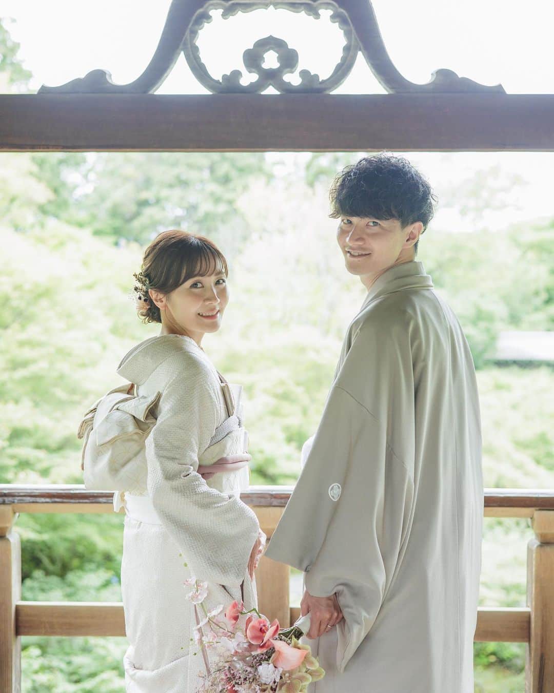 the_dress_roomさんのインスタグラム写真 - (the_dress_roomInstagram)「【京都撮り】"東福寺コース" 2024年4月日程の募集をスタート❁  京都の名所"東福寺"にてお気に入りの白無垢を着て撮影を𓇬   掛下は "夢でみた桜"で柔らかなピンクの ワントーンコーディネートに𓆸  THE DRESS ROOMでは、 たくさんのお着物、お小物、お草履、ブーケの中から 花嫁さまお一人お一人に合った 色遊びをご提案いたします𓇬   心ときめく瞬間をぜひご体感ください❁  𓇬  通天橋に白無垢姿でたたずめば、 青もみじが広がる風景の一部になる。 そんなスケール感が叶うのも、 京都でもっとも広大な東福寺だからこそ。  鎌倉時代の風格やZENの考えを守りつつ、 現代アートの構成を取り入れた東福寺本坊庭園は、 世界から称賛される場所。  伝統と新しさが交差するMUKUの似合う場所。  しあわせを、思いきり愉しんで。 そんなZENに由来するメッセージを、 現代の花嫁に。東福寺にて。  𓇬  【京都撮り】東福寺コース 2024年4月日程まで募集中❁  各コースの詳細や空き状況は HP【KIMONO PHOTO PLAN】をご覧ください𓇬 @the_dress_room   お着物やコースのご相談はHP【お問合せ】フォームまでお気軽にどうぞ𓇬 . . photographer: @babingphotography  hair&make: @gen_dai  . . #白無垢 #前撮り #後撮り #京都撮り #KYOTO撮り #thedressroom #ザドレスルーム #京都前撮り #和装前撮り#白無垢前撮り」9月28日 18時50分 - the_dress_room