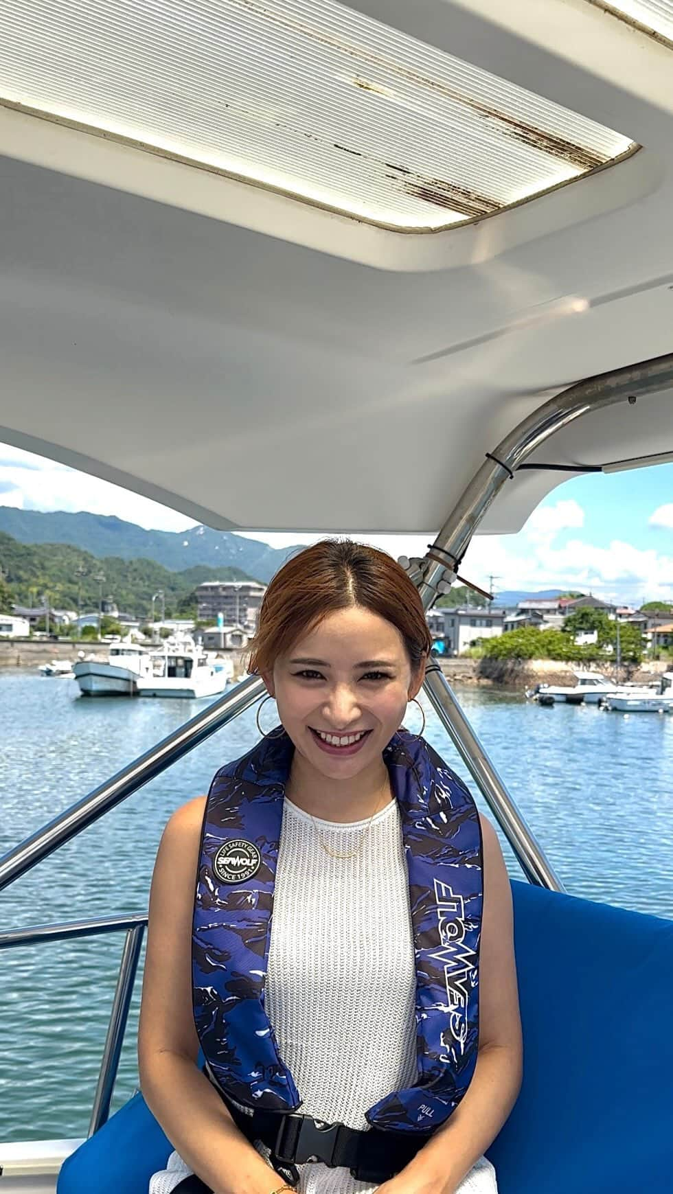 YUKAのインスタグラム：「🛥️🛥️ 夏の思い出を振り返り✨ 宮島へ⛩️  船の上の時間も良かったなぁ☺️✨ 波がなく静かな海で癒されたよ🌊 @hanaikada_erbe   #広島#広島旅行#ハナイカダ#厳島#厳島神社#宮島#宮島クルーズ#瀬戸内海#宮島瀬戸めぐり旅#ゴルフ女子#ゴルフ旅行#福岡#博多#旅行記」