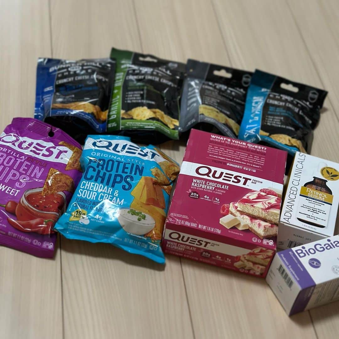 しろまっするさんのインスタグラム写真 - (しろまっするInstagram)「・ プロテインスナック大好き🤭🍫🍪🍟💗笑  お菓子が大好きなので、タンパク質もとれるプロテインスナック 有難い ദ്ദി ˃ ᵕ ˂ )♡♡  食べ過ぎはダメだけど、、、🤣🤫笑  tops @sloli_jp  10%off➡️shiroancoco  #proteinsnack #proteinbar #proteinchips #お家トレーニング  #筋トレ女子と繋がりたい #しろまっする」9月28日 18時51分 - shiroancoco