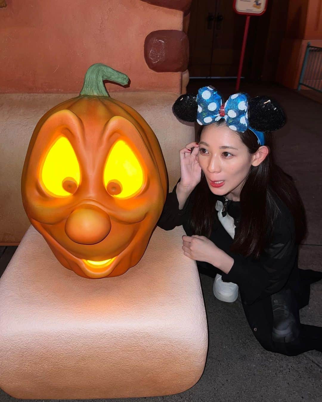 秋本帆華さんのインスタグラム写真 - (秋本帆華Instagram)「. 違う顔見つける度に撮ってた🎃 似てる〜🎃？  #ディズニーハロウィン #ディズニー」9月28日 18時51分 - honoka_akimoto_official