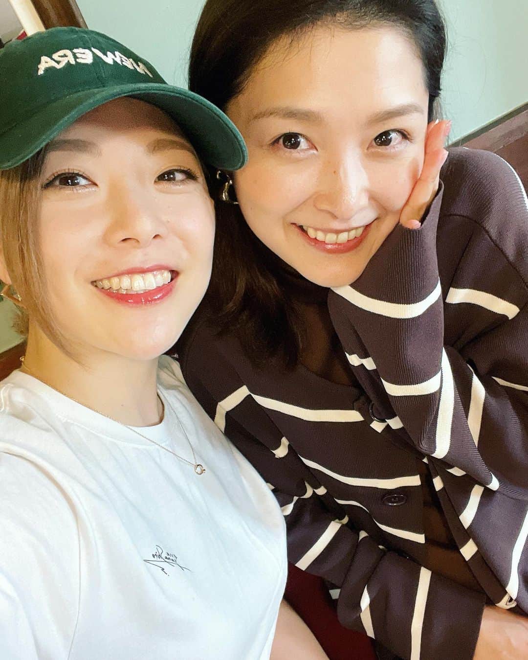 のインスタグラム：「大大だーぃ好きな先輩、石川梨華姉さんとランチデートしてきたよぉ❤️  こんなにゆっくり会うのは何年振りだろう？ってくらい久しぶりだったけど、、あの頃と変わらない温度、空気感で話せる本当にお姉ちゃんのような先輩😌❤️  とっても心地の良い時間に話が尽きず、気づいたら5時間たってました🤭  久しぶりに石川さんの元気な顔を見れて、声が聞けて、めちゃくちゃエネルギー充電されたぁ🥹✨  石川さん、楽しい時間をありがとうございました🥰🥰🥰  また会いに行きまーす💕  #大切な仲間  #先輩 #大好きな人  #石川梨華 さん #心地の良い空間」