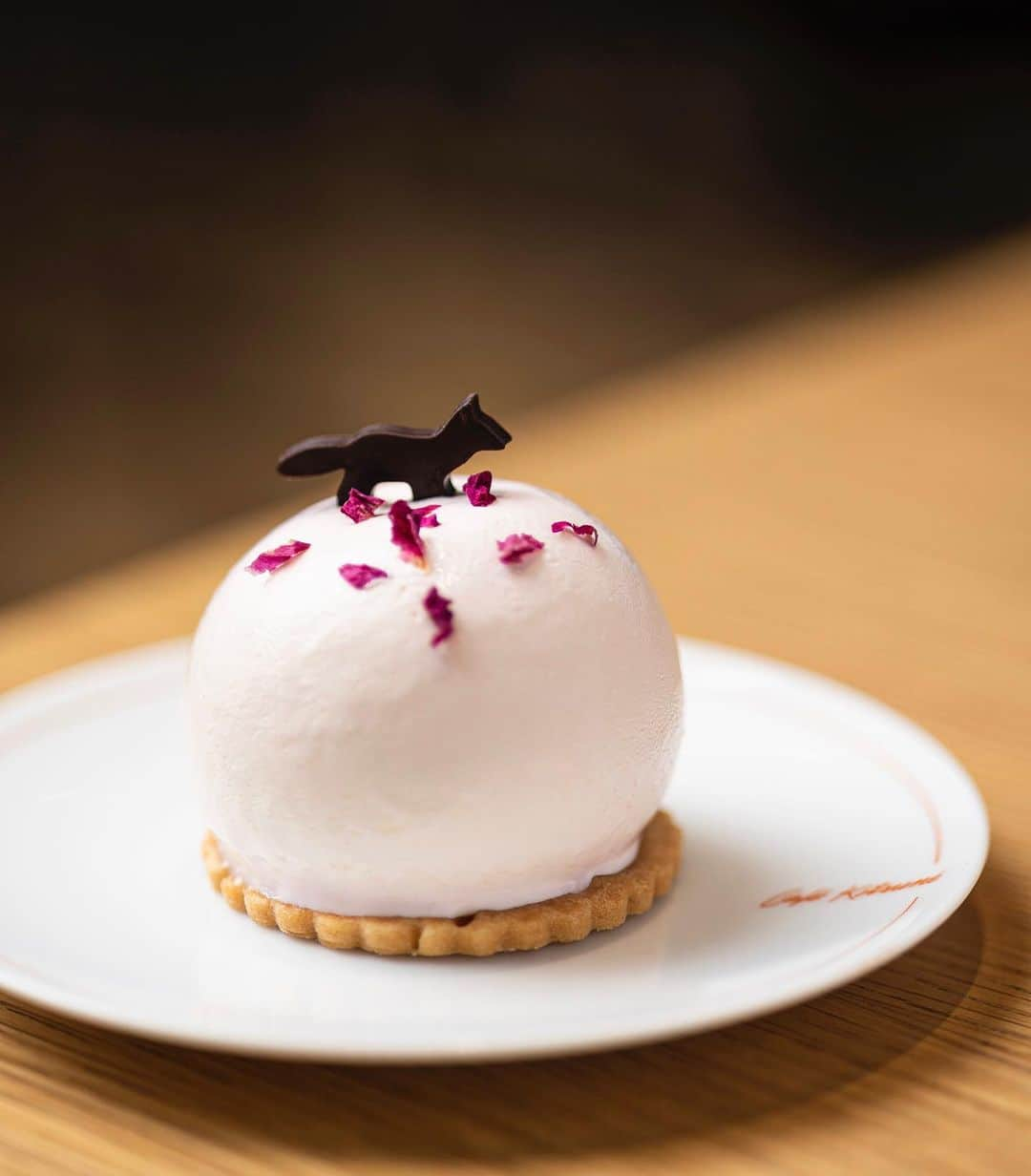 Café Kitsuné Parisさんのインスタグラム写真 - (Café Kitsuné ParisInstagram)「Explore the flavors of the Mid-Autumn Festival with our exclusive « Pink Moon » menu 🌕✨   Soft mousse, peachy pink hues, oolong tea aroma, and sweet fox chocolate. Join us under the full moon at #CaféKitsunéShanghai and #CafeKitsuneBeijing 🍑  - 👉 Café Kitsuné Shanghai Xintiandi⁠⠀ Units 104, 105, 240, No.123 Xingye Road, Xintiandi South, Shanghai, China⁠⠀ Monday-Sunday: 11am-8pm - 👉 Café Kitsuné Beijing North Taikoo-Li, Sanlitun N4-17a&28 Beijing Monday-Sunday: 10am-10pm」9月28日 19時01分 - cafekitsune