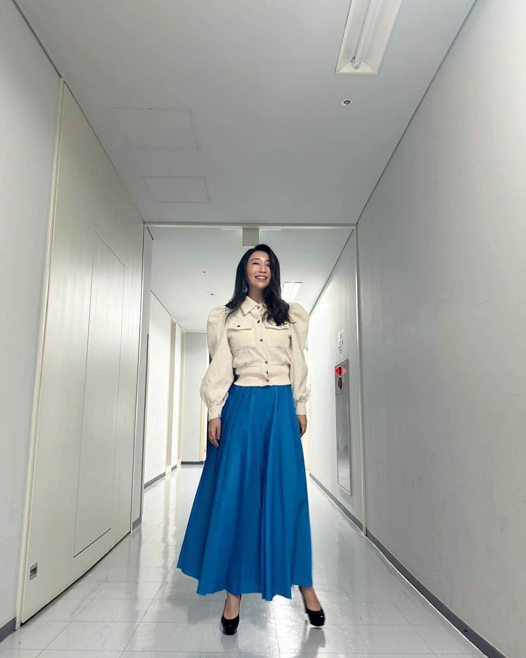 木嶋真優のインスタグラム：「収録終わり📺 今日も楽しい収録 可愛い衣装をありがとうございました☺️☁️ 今週末はクローズドで名古屋、 来週7日長野 8日群馬 9日新潟に読響さんとMo.小林研一郎と回ります🙌 #衣装　#収録」
