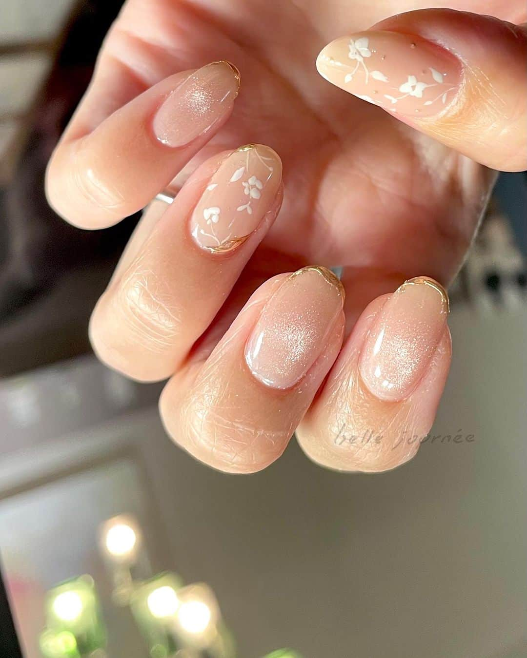 フレジエさんのインスタグラム写真 - (フレジエInstagram)「my nail💅 ブライダルにもおすすめです👰🏼‍♀️💍 担当:@maika__y ⁡ ˗˗˗˗˗˗˗˗˗˗˗˗˗˗˗˗˗˗˗˗˗˗˗˗˗˗˗˗˗˗˗˗˗˗˗˗˗˗˗˗˗˗ ⁡ ◎パラジェル追加料金なし ⁡ ◎フィルイン(一層残し)施術可 　※担当指名必須 ⁡ ◎ハンド&フット、ネイル&アイメニュー同時施術可 ⁡ 　 ⁡ ⁡ Amelie & Cachette 渋谷駅徒歩8分 渋谷パルコから徒歩2分 ⁡ 渋谷区神南1-15-8ひきだしのような家に3階☎︎03-3461-7060」9月28日 18時59分 - __belle.journee__