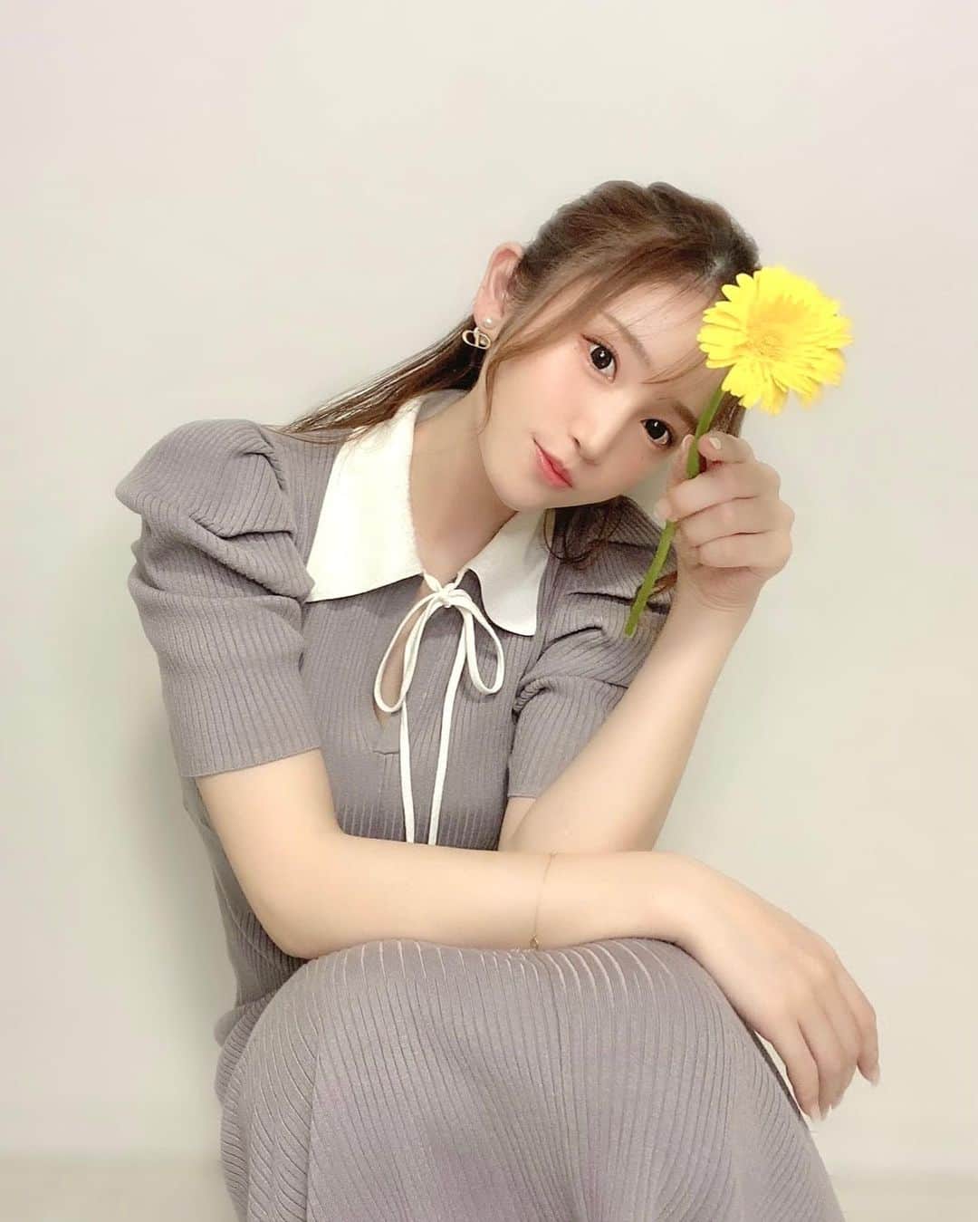 ぷーちゃんのインスタグラム：「🐶🍯  🌼韓国コスメ🌼  Qoo10のメガキットで 特によかったもの紹介🫶  ▫️AMUSE ジェルフィットティント  日本限定色🍒東京チェリー  お花のデザインかわいいし発色いいから 秋のコーデにあう💌  ▫️ numbuzin 3番  ノーファンデ陶器肌トーンアップクッション  むき卵みたいにツヤツヤにしたい人向け🫶 トーンアップもしてくれる🥚  🧸Qoo10キャンペーン情報📰  10/1~10/7の1週間は、 購入金額の20%が返ってくるメガポが開催されるよ🙆‍♀️  ＜メガポ＞タグの付いている対象商品を購入すると 購入金額の20%がポイント還元されて お得にお買い物できるよ🛍♡  https://special.qoo10.jp/DynamicAD/5298/  #Qoo10MegaKit #Qoo10 #メガポ #PR」