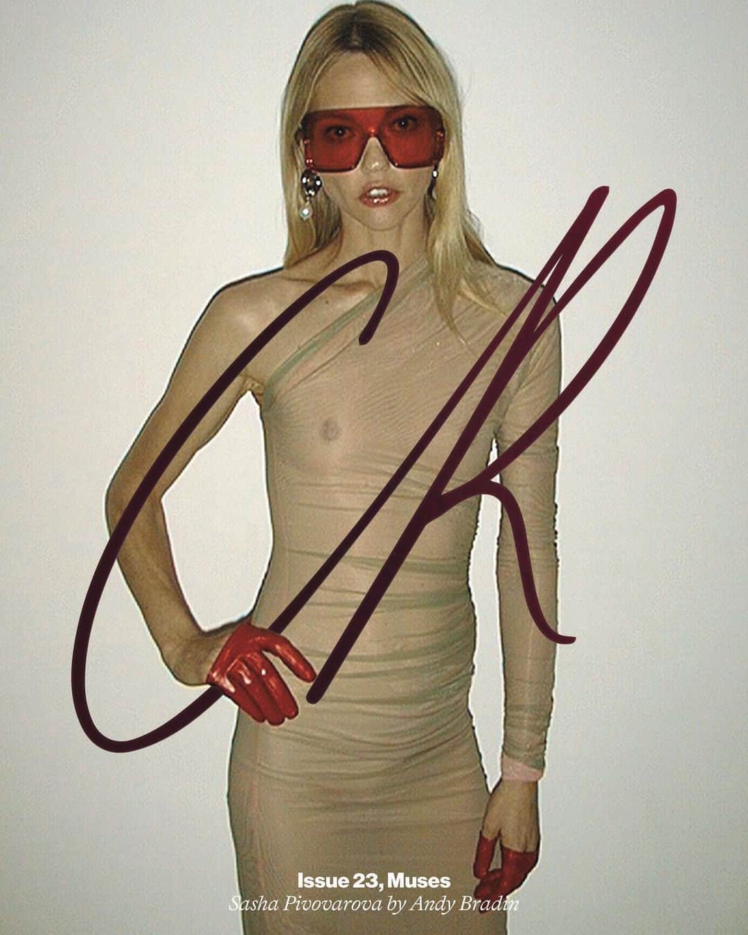 IMG Modelsさんのインスタグラム写真 - (IMG ModelsInstagram)「Sasha, Unplugged. 🔌 #SashaPivovarova covers + stars in the new #CRFashionBook. 📷 @andilamour 👗 @leopolda.duchemin ✂️ @nicophilippon 💄 @delphinedelain #IMGmodels」9月29日 4時30分 - imgmodels