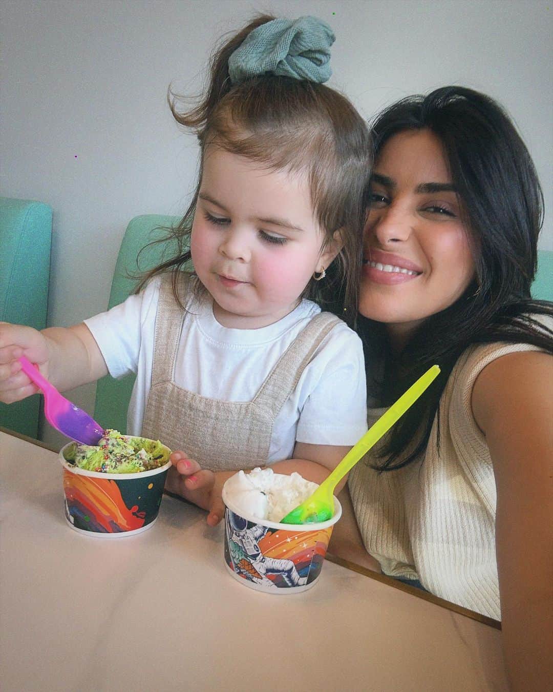 Sazan Hendrixさんのインスタグラム写真 - (Sazan HendrixInstagram)「A getaway to Dallas with my middle child was everything my heart needed 💖 We laughed, explored, and shared stories that made our bond even stronger. As a mom, these moments are my treasures, and I'm determined to create more with each of my incredible kids. Last pic was exactly a year ago..time flies! 🥹🫶🏽 #AmariAdventures #mommylife」9月29日 4時26分 - sazan