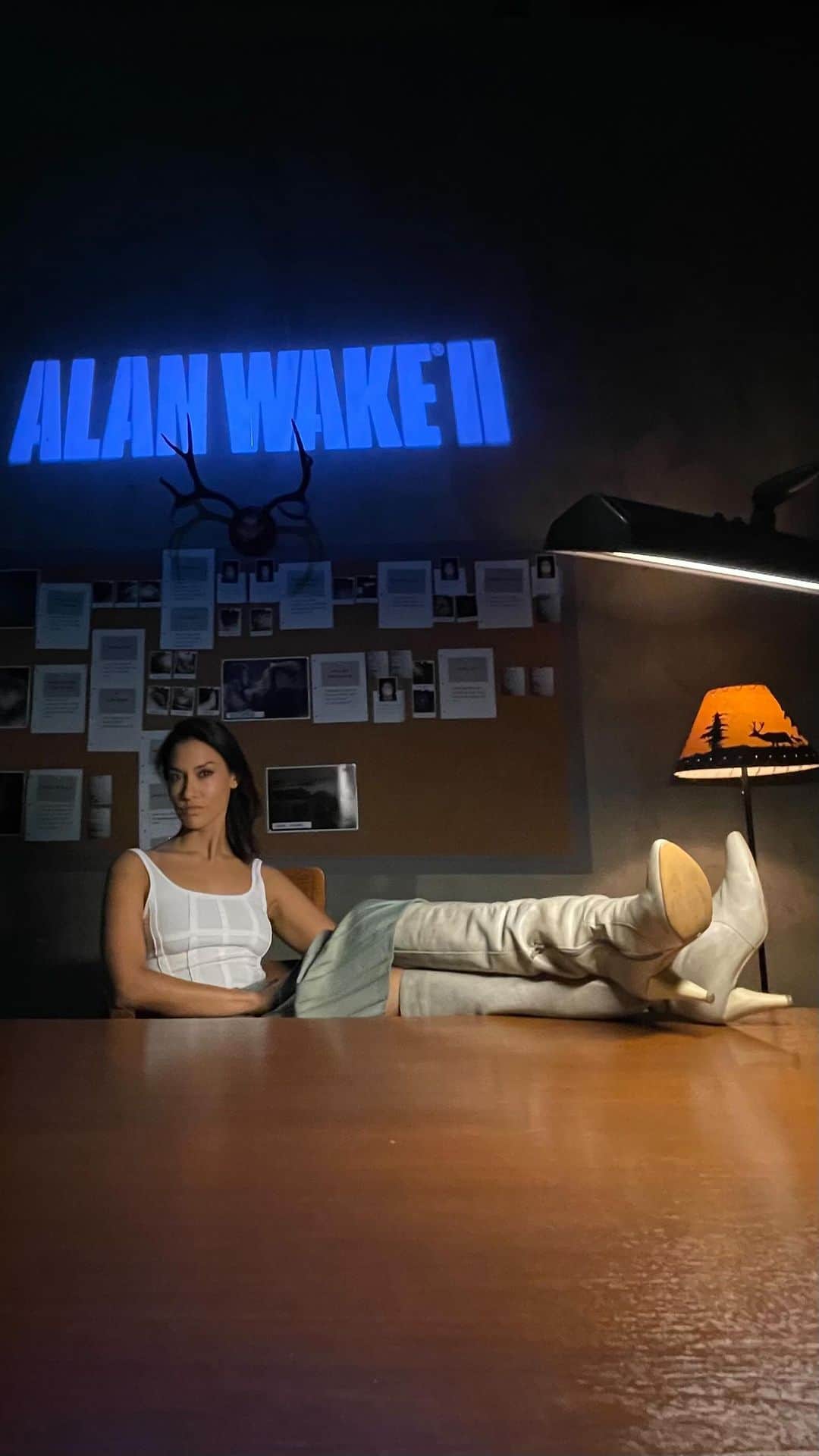 ジャニナ・ガヴァンカーのインスタグラム：「The @alanwakeofficial event space was so strange and dope. I can’t wait for you guys to suffer through Bright Falls with me.」