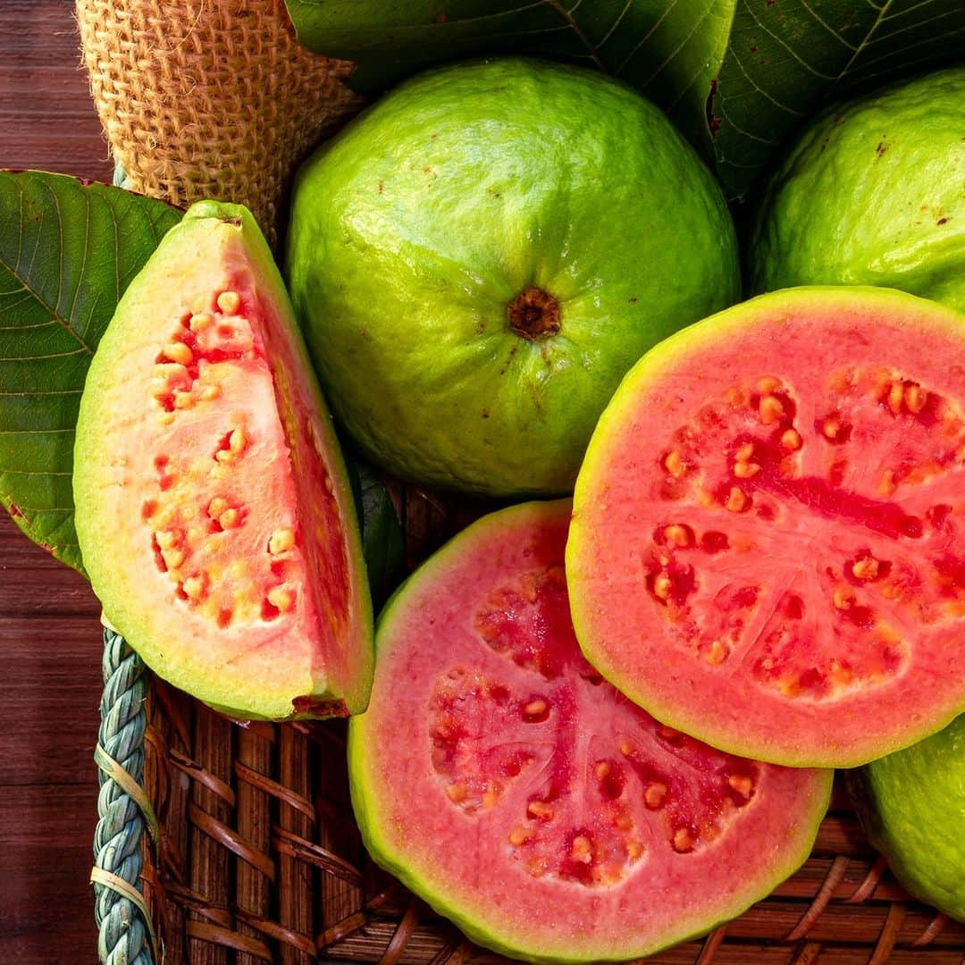 Lanikai Bath and Bodyのインスタグラム：「LOVE our Ruby Red Guava fragrance! 🍈 A burst of ruby red grapefruit meets lush guava and gentle gardenia. Finished with a touch of white musk and sweet tonka bean. #RubyRedGuava #LanikaiExperience #lanikaibathandbody #shoplocal #kailuatownhi #guavagoodness🌿」