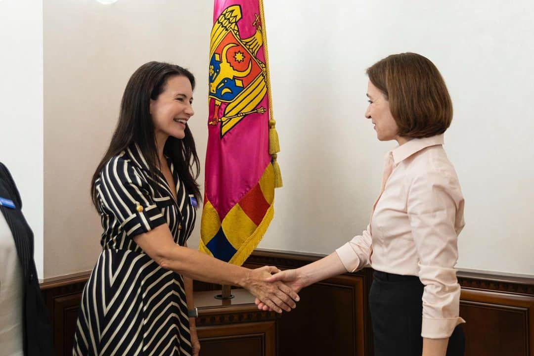 クリスティン・デイヴィスさんのインスタグラム写真 - (クリスティン・デイヴィスInstagram)「I recently visited Chisinau, in the Republic of Moldova with @refugees and met the impressive Madame President Maia Sandu. We spoke with Ukrainian women who had to flee their homes for safety. I was inspired by the incredible strength of the Ukrainian refugees I met and also by the warmth of the people of Moldova, who have welcomed them with open arms. Madame President was so informed on every detail of the response in her country, I felt proud to give them support. And I hold the deepest prayer that peace can be returned to the region, and the Ukrainian people can return home. Thank you to everyone I met who shared their story and their warmth. It was such a moving trip. I hope to return to beautiful Moldova.  #withrefugees   1- Madame President Maia Sandu and Kristin meeting with Ukrainian women refugees.  2- Kristin officially meeting Madame President Sandu.  3-Kristin meeting with Ukrainian children who are refugees.  4-Kristin visiting the US Ambassador to Moldova Kent Logsdon and his wife Michelle.  5- Triumphal Arch and Catedrala Nasterea Domnului  6-Beautiful Stefan Cel Mare park 7- Catedrala Nasterea Domnului」9月29日 5時00分 - iamkristindavis