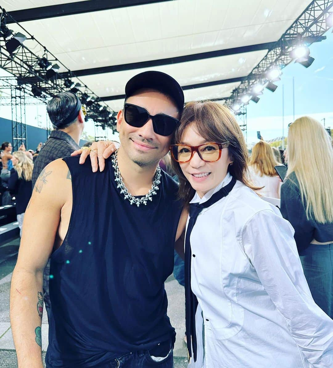 田中杏子さんのインスタグラム写真 - (田中杏子Instagram)「@chloe のショウ会場にて、ニコラ @nicolaformichetti  とバッタリ💕💕  ニコラに会うと元気になります💪💪💪✨✨✨✨❣️❣️🤣🤣🤣  まったく投稿が上がらないけど大丈夫ですかーという声もあるなか、ひたすら頑張ってます😆😅💦🎉❣️🎉❣️」9月29日 5時18分 - akoakotanaka