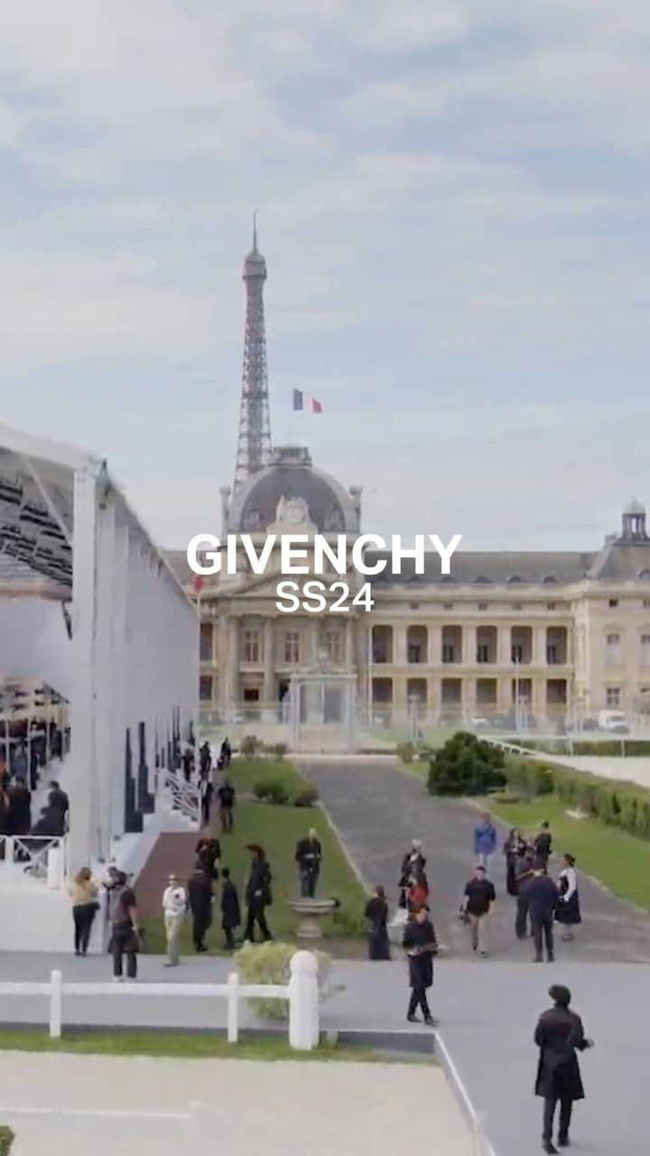 IMG Modelsのインスタグラム：「#RunwayRewind. ⏪ #Givenchy’s #GivenchySS24 #PFW show starring #BibiBreslin #JessicaStam + #LilyVanDerMeeden. 🇫🇷 #IMGmodels」