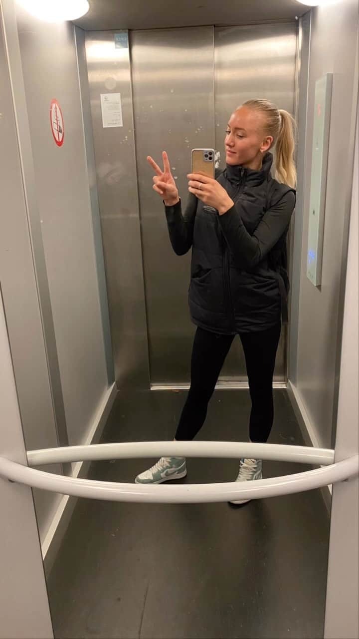 リーケ・ウェイファースのインスタグラム：「❤️‍🔥💪🏼todays training, many things I did for the first time again, after such a longgg time. It’s somewhere still on my harddisc though 😌🙏🏼 (double salto, 2,5 twist, giant to elle grip)」