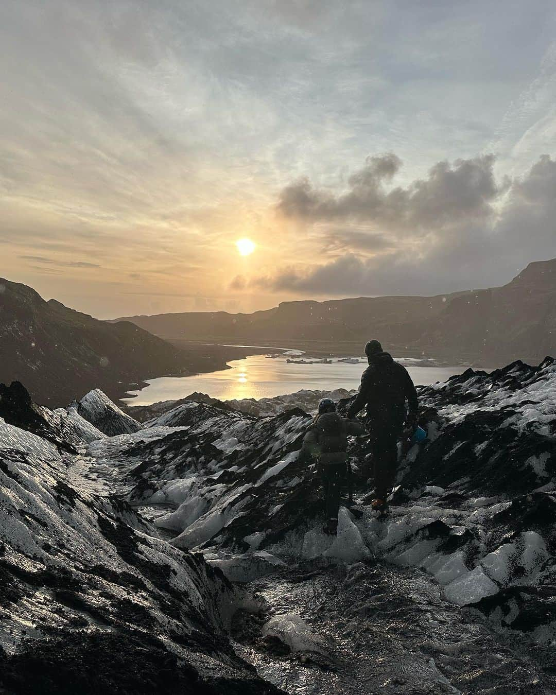 クリス・ヘムズワースさんのインスタグラム写真 - (クリス・ヘムズワースInstagram)「A little Icelandic adventure with my girl ❤️ 🧊@glacierencounter」9月29日 5時30分 - chrishemsworth