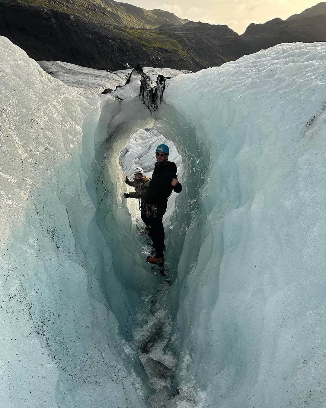 クリス・ヘムズワースさんのインスタグラム写真 - (クリス・ヘムズワースInstagram)「A little Icelandic adventure with my girl ❤️ 🧊@glacierencounter」9月29日 5時30分 - chrishemsworth