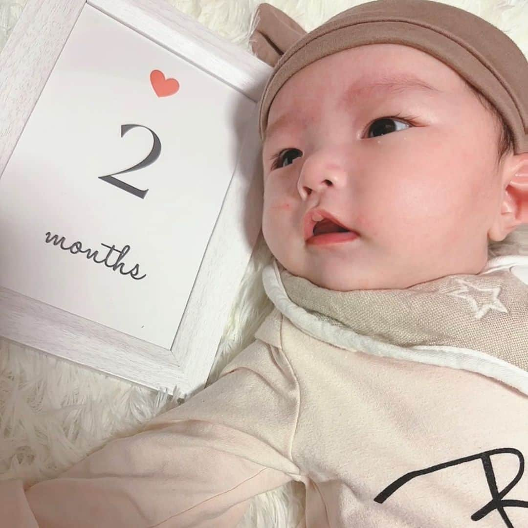 立華えれなのインスタグラム：「2023.09.28🩶生後2ヶ月👶🏼☆彡 今日は初めての予防接種でした💉♡ ----------♡---------- どんどんお顔が変わっていく私の たまごっち🐥🤍可愛い"(∩>ω<∩)"💗 産まれた時は3kgだったのにもう5kg🫨🩵 今日はずっとニコニコ笑顔で とんでもなく可愛かった🥰♡ 一緒に添い寝してたらいつの間にか ぎゅーってして寝てて、あぁ私この子に 恋してる💗って思いました( ¯ᒡ̱¯ ) 早く大きくなってお喋りできるようになって ママを守ってね♡💪( ´˘`💪) . #結虹 #たまごっち #ちっちゃいものクラブ  #生後2ヶ月 #予防接種 #赤ちゃん #男の子ママ #男の子ベビー  #可愛い #月齢フォト #baby」