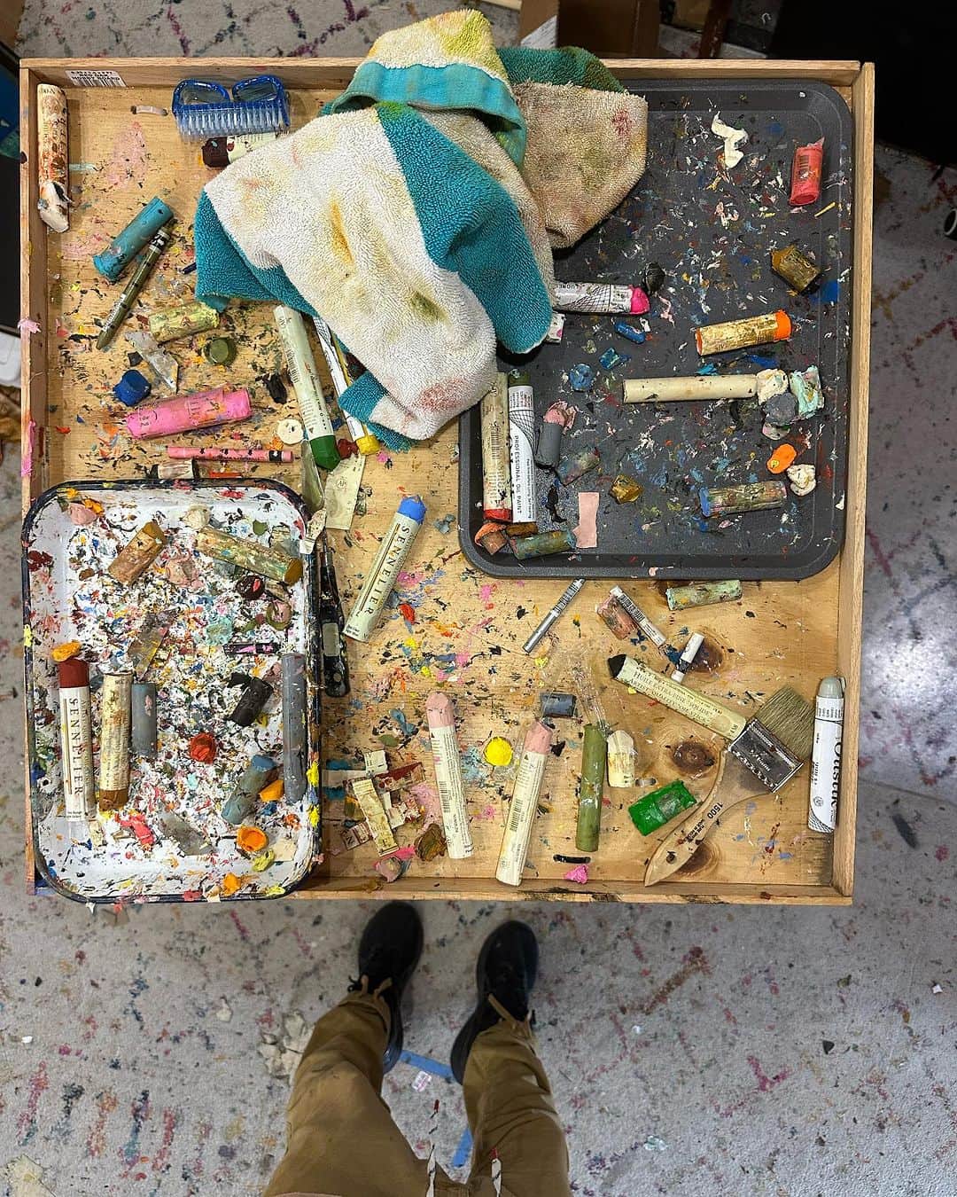 テイト・エリントンのインスタグラム：「Day in the office.」
