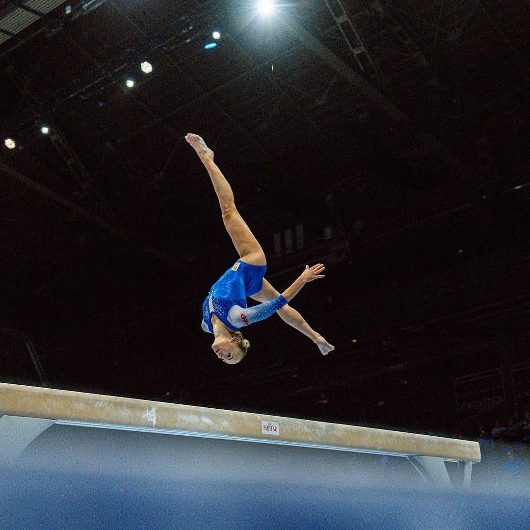 サンネ・ウェバースさんのインスタグラム写真 - (サンネ・ウェバースInstagram)「🦋 Podiumtraining done ✔️ I love this beautiful arena! Amazing to be back in @antwerp2023 after 10 years, for my 10th World Championship 🤩🦋 #worldchampionship #gymnastics」9月29日 5時47分 - sannewevers.official