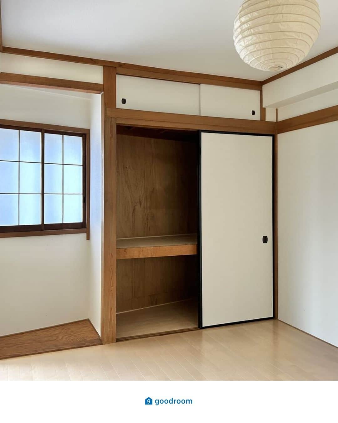 グッドルームさんのインスタグラム写真 - (グッドルームInstagram)「陽だまりのドールハウスで、ぬくもりに包まれる  東京 #護国寺 2DK 51.27㎡  ▼ドールハウスの思い出 ----------------------  素敵だなと思ったら、コメント欄に「🧚🏻」で教えてください！  . 木の温もりを感じられる 戸建てプランの2DKです。 ドールハウスのような 階段にときめいちゃいますね。  . 屋上もあるお部屋です…！ お洗濯物を干したり、 気分転換に夜風に当たったりするのもいいですね◎  . お部屋の詳細は、goodroomサイトからタイトルで検索！  . こちらの物件は実際に住めるお部屋です。 詳細はストーリー、ハイライトにて！⁠  こだわりのお部屋探しは、 @goodroom_jp から URLをチェック！⁣⁣⁣⁣⁣⁣⁣⁣⁣  ※最新のお家賃につきましては、リンク先物件ページからご確認ください。⁠  . ⁠#goodroom #グッドルーム  #東京賃貸 #2DK #2人暮らし #二人暮らし #myhome #暮らしを楽しむ #暮らしを整える  #お部屋探し #間取り図 #理想の空間 #無垢床の家 #無垢床材 #無垢材の家 #無垢フローリング #無垢材フローリング #無垢の床 #自然のあるお部屋 #自然素材の家 #豊かな暮らし #緑のある暮らし #自然と暮らす家 #自然を感じる部屋」9月28日 21時00分 - goodroom_jp