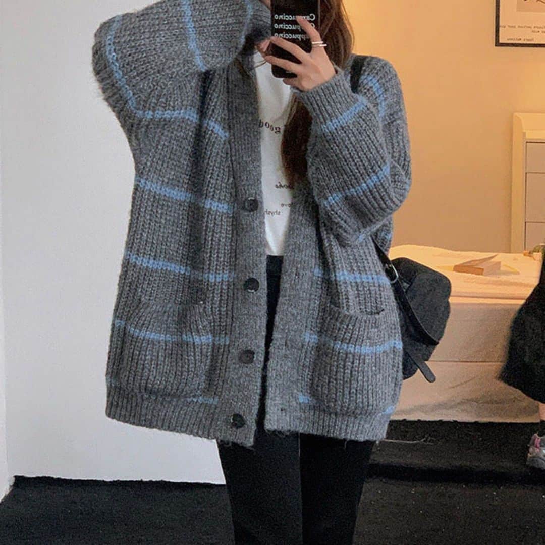 17kg(イチナナキログラム) さんのインスタグラム写真 - (17kg(イチナナキログラム) Instagram)「👈韓国ファッションのトレンドアイテムは17kgで購入🖤  チェックしてみてね🇰🇷  【オーバーサイズニットカーディガン N8189S】  #韓国ファッション #韓国コーデ #17kg #イチナナキログラム #プチプラコーデ #プチプラファッション」9月28日 21時00分 - 17kg_official