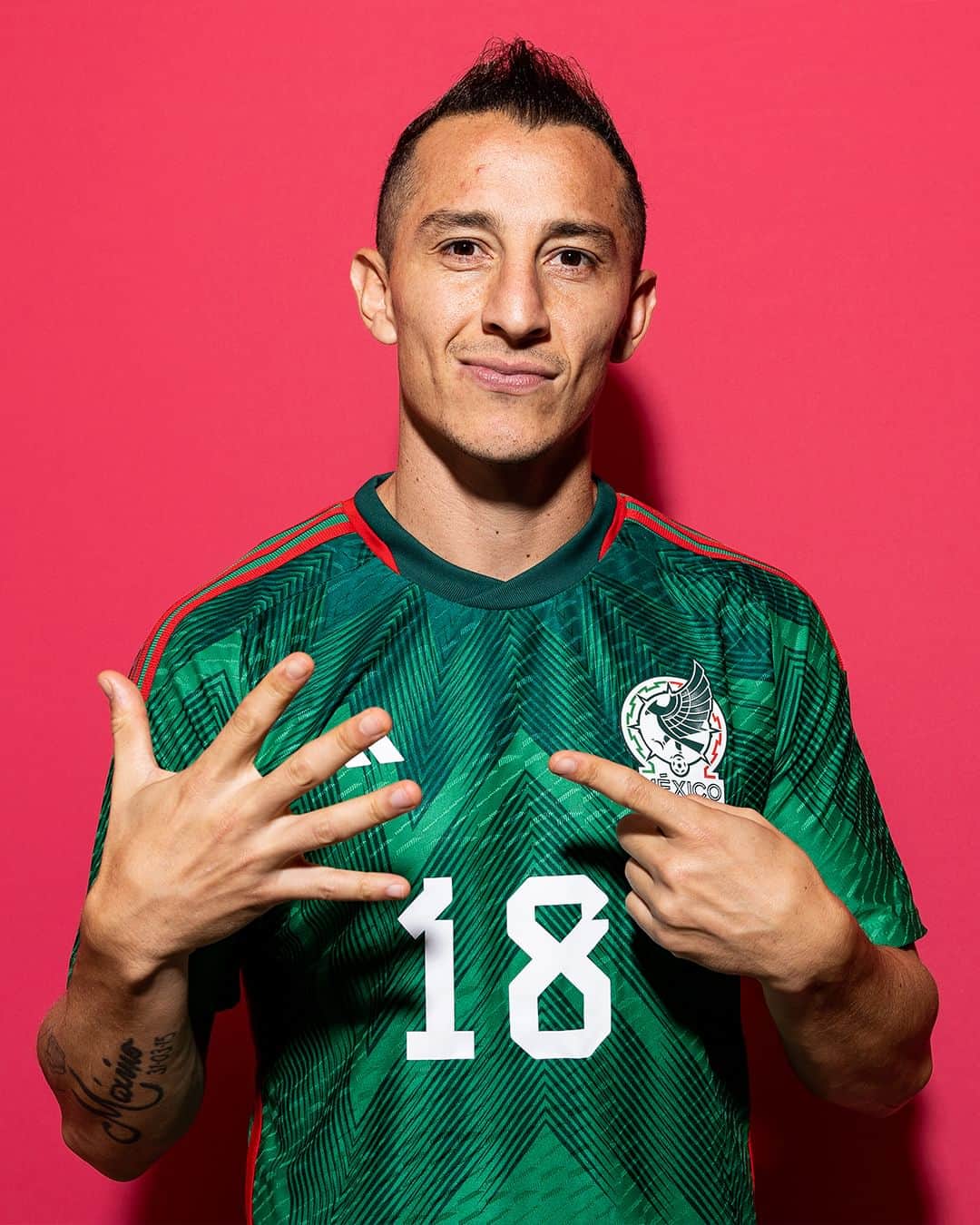 FIFAワールドカップさんのインスタグラム写真 - (FIFAワールドカップInstagram)「5️⃣ #FIFAWorldCup appearances. 🇲🇽 Mexico's all-time caps leader.  An El Tri legend. 🟢⚪️🔴」9月28日 21時00分 - fifaworldcup