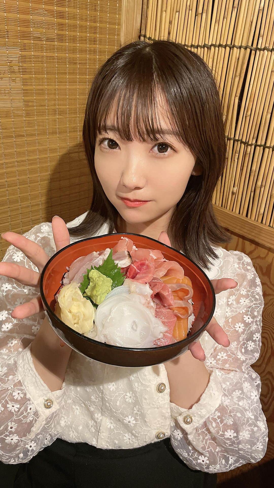 夏川愛実のインスタグラム：「福井☺︎ #福井観光 #福井駅#秋コーデ」