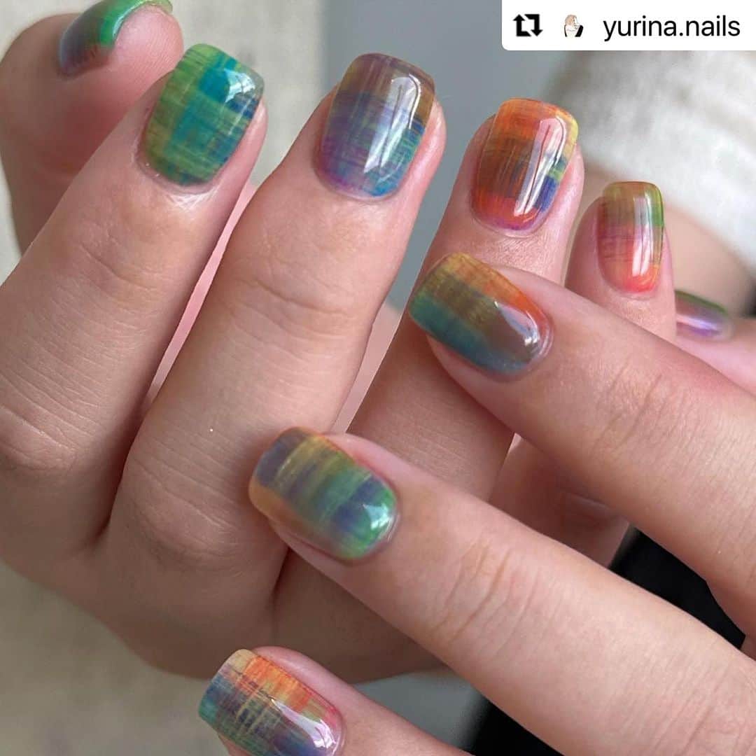 LEAFGEL PREMIUMのインスタグラム：「📸 @yurina.nails 🤎  カラフルでかわいチェック柄にCanvas Art seriesをご使用いただいております👩🏻‍🎨✨  秋らしくってとってもかわいいです🍂🫶🏻 みなさまも是非参考になさってください❤️  #Repost @yurina.nails with @use.repost ・・・ . design𓂃 @manon____nail  @yurina.nails  . 10本チェックも最強に可愛かった😮‍💨😮‍💨🤍 今回は @leafgel_premium さんから 9/5に発売された新色全色使って作りました◎ 621〜628 計8色 . . . . ●free design ¥9,800〜（当店オフ500円、他店オフ1,000円） ※別途yurina指名料 . . . 🍁ご新規様限定のお得なクーポン🍁 . トップ画面の予約サイトから 以下のメニューを選択してご予約ください . @manon____nail_yui  【Hand】 yui 10本フルアート(ご新規様限定）¥9,000 オフ込み  . @manon____nail_miyuu  【Hand】 miyuu 10本フルアート(ご新規様限定）¥9,000 オフ込み . . ※2000円オフの特別クーポンは8月末で終了しました . . ※ご予約はこちらから↓ https://su7.jp/manon/r（トップ画面からアクセス可） お問い合わせはLINEやDMからお気軽にどうぞ◎ LINE:［@116iputr］▶︎@含めて検索 . . 📍大阪市西区北堀江2-8-17 オービットステージ北堀江401 長堀鶴見緑地線西大橋駅3番出口徒歩1分」