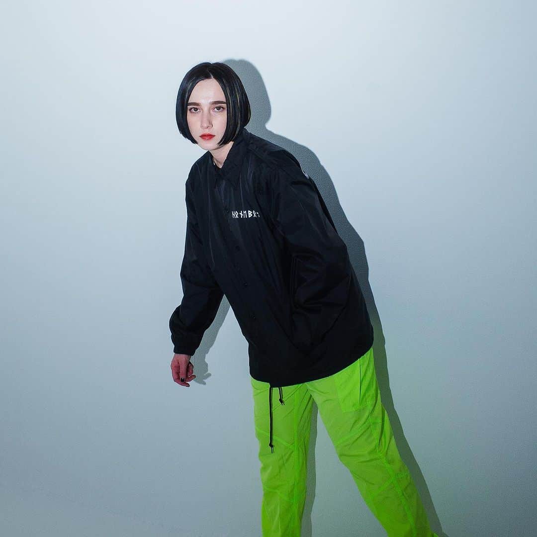 Emilyのインスタグラム：「継承グッズ明日から会場先行で発売するし🎖️  通販も、今日から１週間受注受付するよ💁‍♀️ 継承グッズ全部セットは500円お得🉐 ※通販限定」