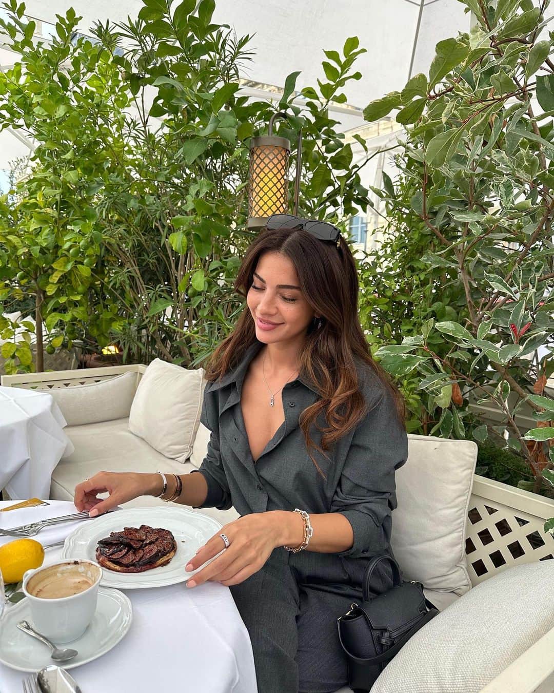Melisa Aslı Pamukのインスタグラム：「Bon appétit😋」