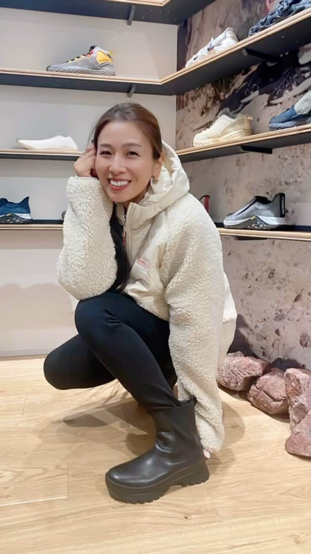 サブのインスタグラム：「９月２９日　@merrell_japan  原宿店オープン㊗️  愛してやまないアウトドアシューズ👟✨メレルの原宿店がついにオープンするって😳秋冬のアパレルもめちゃくちゃ可愛かった😍  あーキャンプ行きたいなぁ⛺️  #メレル #アウトドア #アウトドアシューズ #merrell #原宿 #原宿店 #おめでとうございます  #アウトドア  #アクティブ女子」