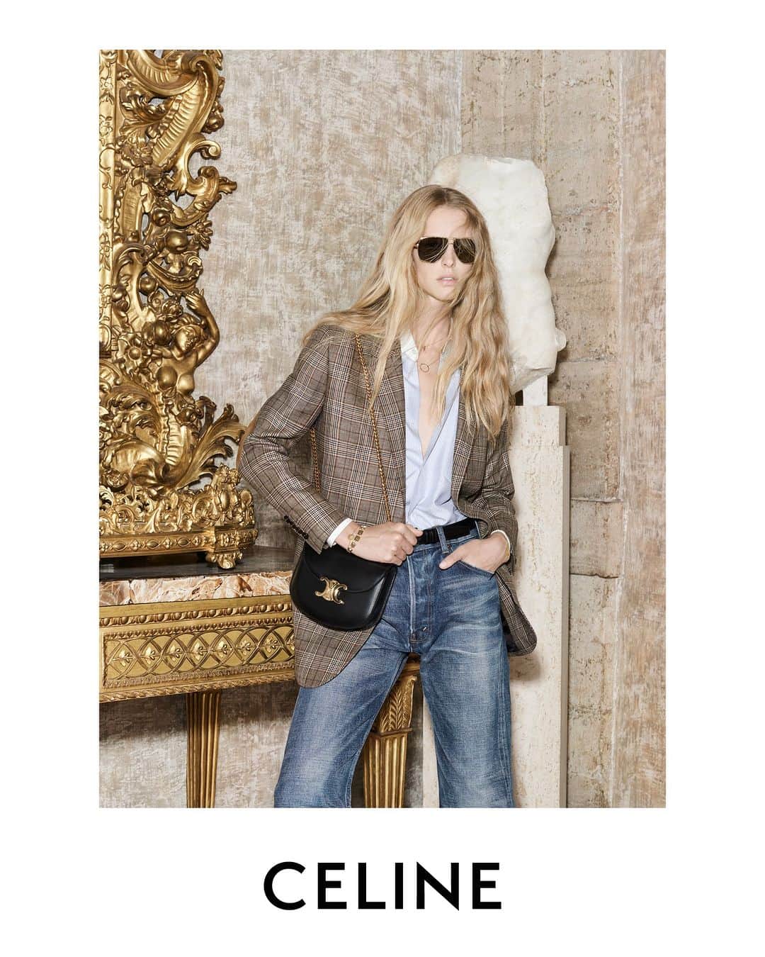 Celineのインスタグラム：「LA COLLECTION DES GRANDS CLASSIQUES CELINE SESSION 07  CELINE CHAIN BESACE CLEA  CELINE TAILORING LE BLAZER FRANÇAIS  CELINE DENIM CELINE POLLY JEANS  CELINE METAL FRAME SUNGLASSES  COLLECTION AVAILABLE NOW IN STORES AND ON CELINE.COM  ABBY @HEDISLIMANE PHOTOGRAPHY AND STYLING ROME SEPTEMBER 2023  PALAZZO FARNESE   CELINE’S LATEST WOMEN’S CAMPAIGN FOR LA COLLECTION DES GRANDS CLASSIQUES HAS BEEN PHOTOGRAPHED BY HEDI SLIMANE IN ROME IN SEPTEMBER 2023 AT PALAZZO FARNESE.   FOR THE FIRST TIME EVER, A COUTURE HOUSE HAS GAINED ACCESS TO THE PALACE.  PALAZZO FARNESE, A RENOWNED ROMAN PALACE, DESIGNED BY ANTONIO DA SANGALLO IL GIOVANE, BUILT IN THE 16TH CENTURY AND COMPLETED BY MICHELANGELO, IS AN EXAMPLE OF HIGH RENAISSANCE ARCHITECTURE.  HOME TO NUMEROUS MASTERPIECES COMBINING PAINTINGS, SCULPTURES AND ARCHITECTURE;  GALLERIES ARE DECORATED WITH FRESCOS INCLUDING THE MONUMENTAL FRESCO CYCLE BY ANNIBALE CARRACCI, WALLS ARE EMBELLISHED WITH TAPESTRIES AMONGST DECORATED SARCOPHAGUSES AND ROMAN SCULPTURES.  THE PALACE HAS BEEN THE FRENCH EMBASSY’S RESIDENCE IN ITALY SINCE 1874.  #CELINEBYHEDISLIMANE」