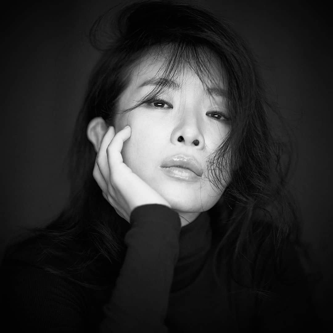 パク・キヨンのインスタグラム：「Photographed by Youngho Kang_강영호  #해피추석💚 #25주년기념 #두번째프로젝트 #베스트앨범 #loveyoumore #16곡 #10월18일발매 #기대해주세요💜」